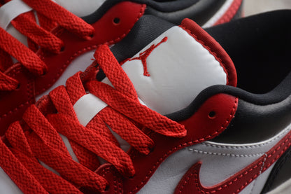Air Jordan 1 Low Chicago Bulls Sneakers