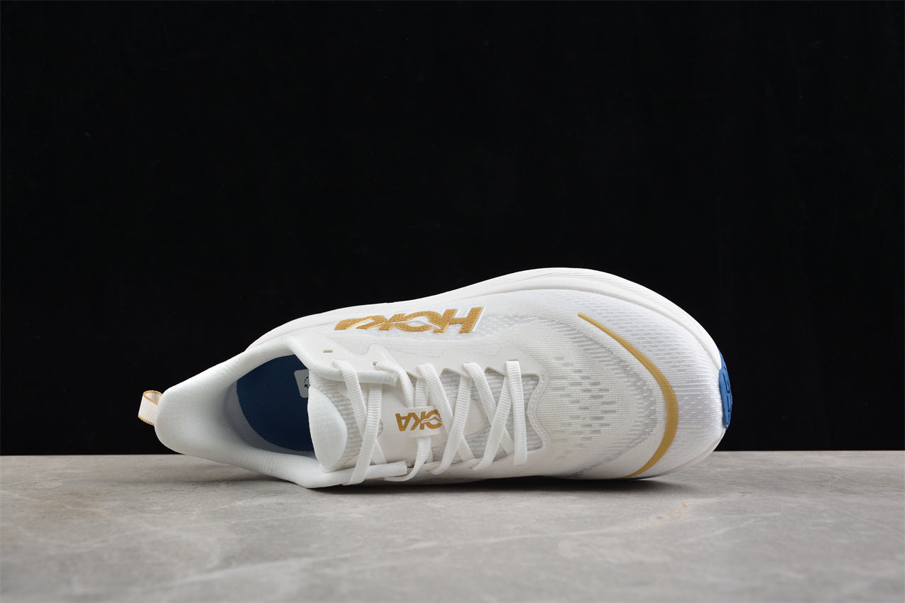 HOKA One One Skyflow in White
