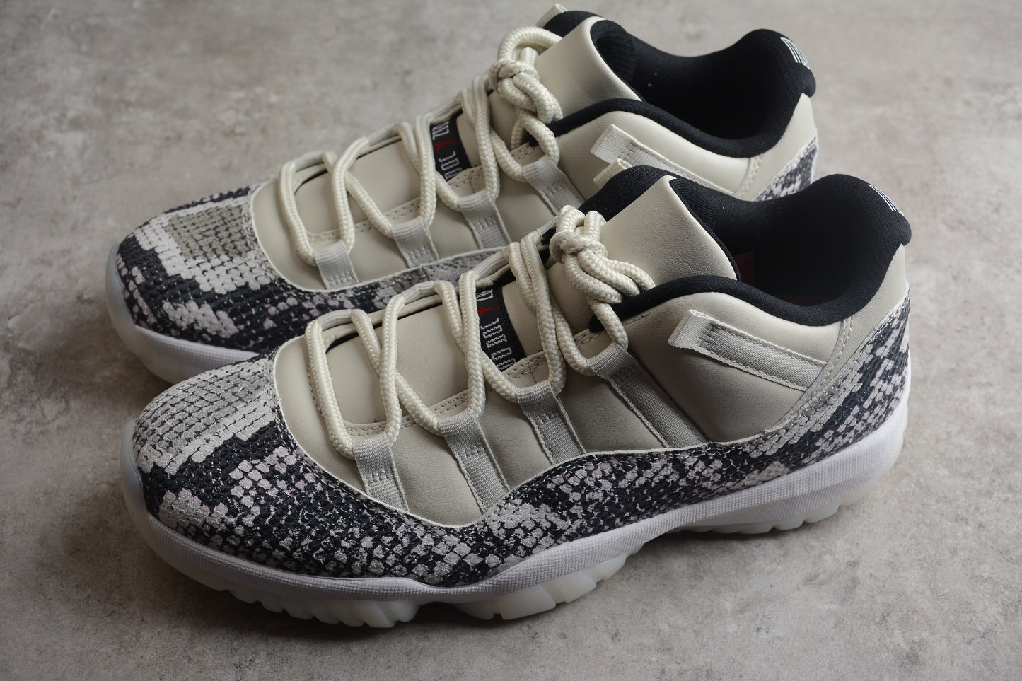 Air Jordan 11 Retro Low " Pure Violet "