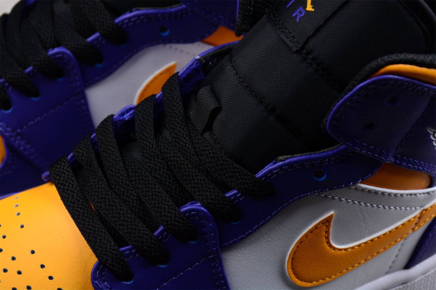 Air Jordan 1 Mid "Lakers"