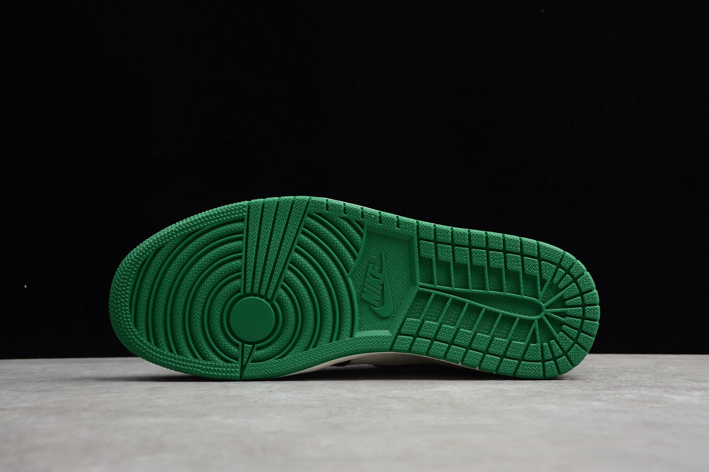 Air Jordan 1 Retro High OG 'Pine Green'