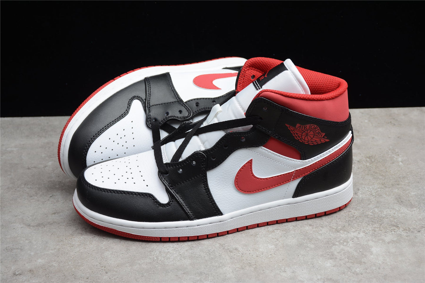 Air Jordan 1 Mid "Gym Red Black White" Chicago Bulls
