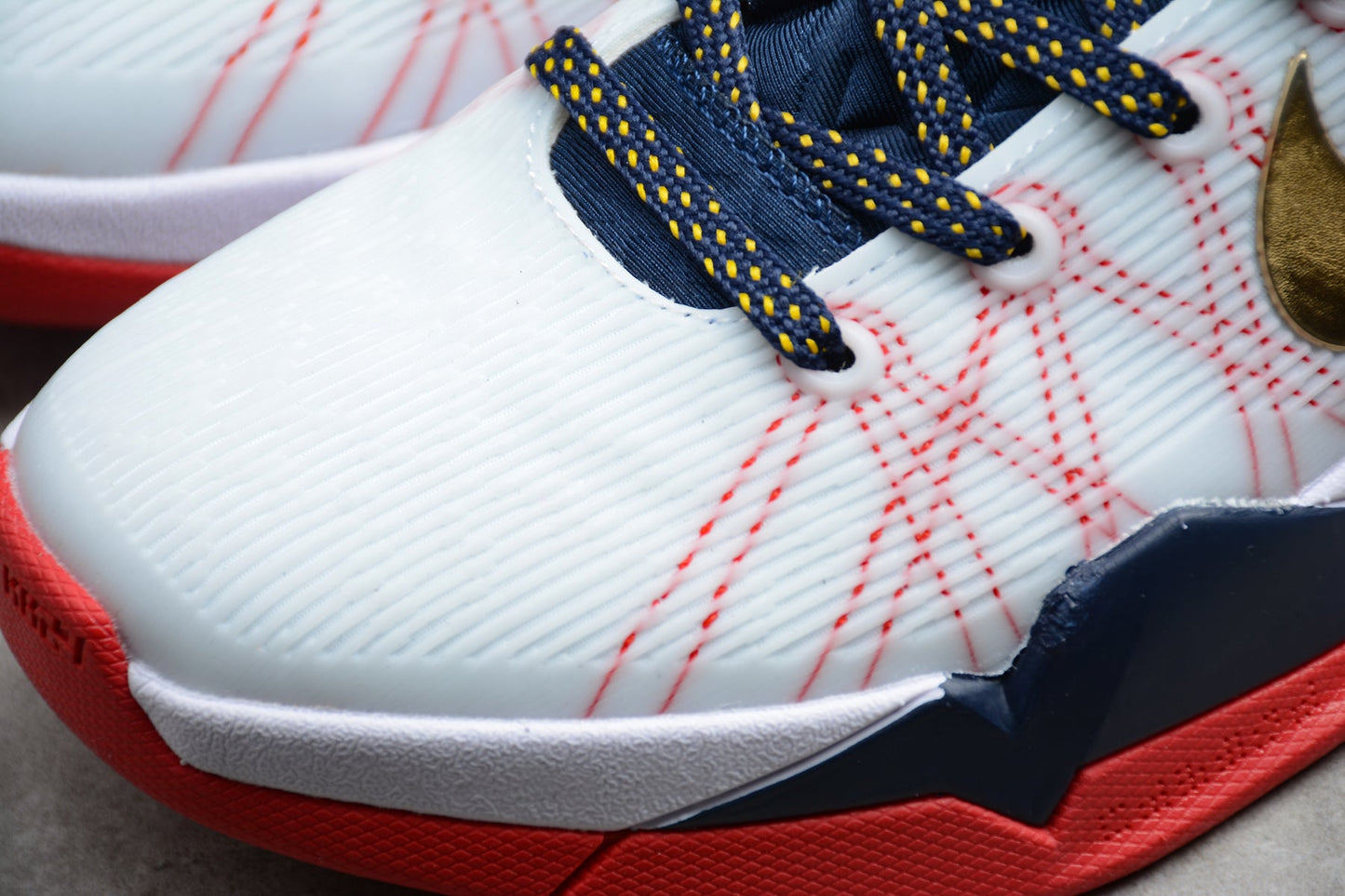 Nike Zoom Kobe 7 "Gold Medal"
