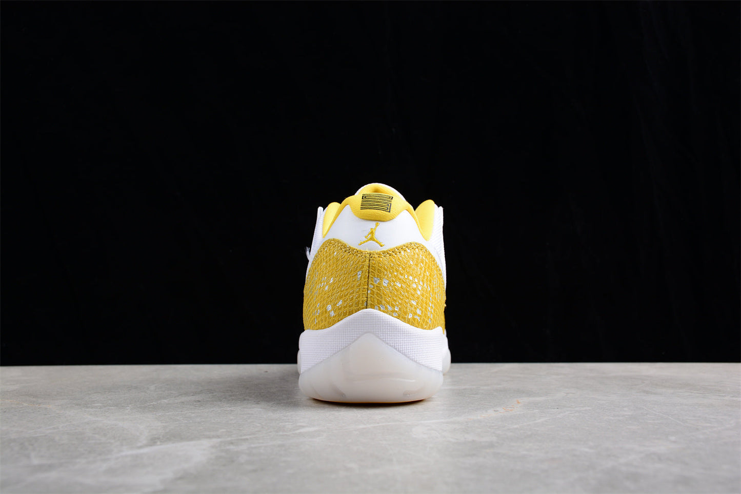 Air Jordan AJ11 Low SE "Yellow Snakeskin"