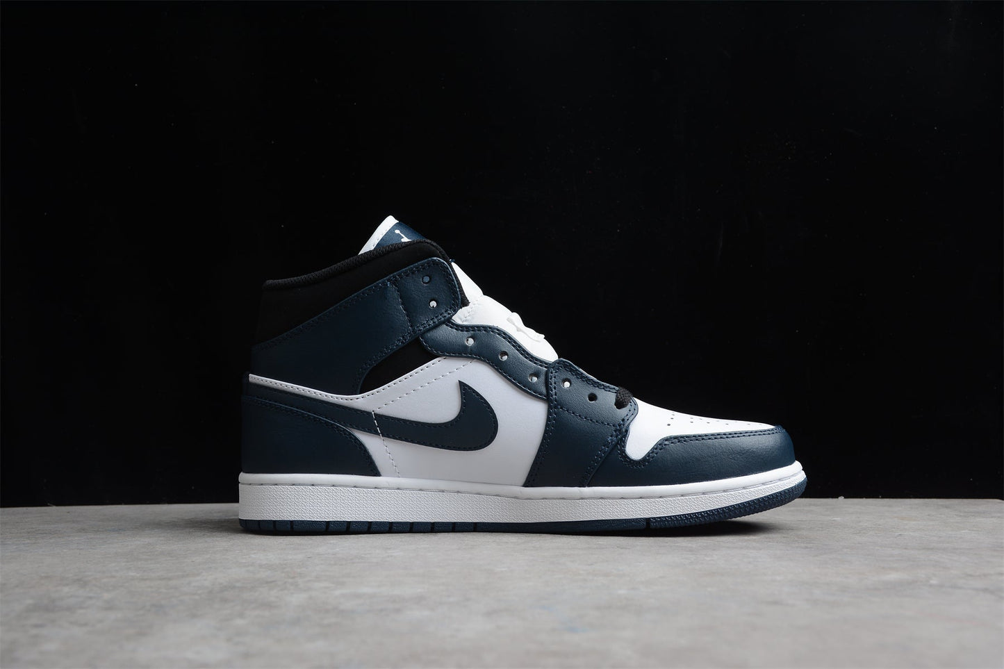 Nike Air Jordan 1 Mid "Armory Navy/White"