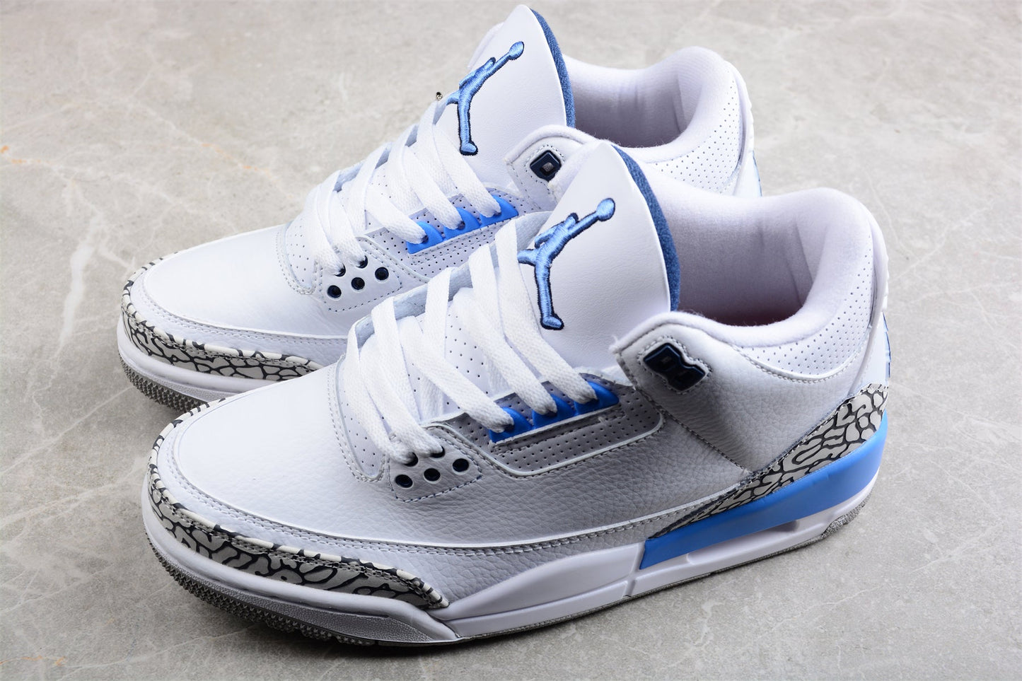 Air Jordan 3 "UNC"