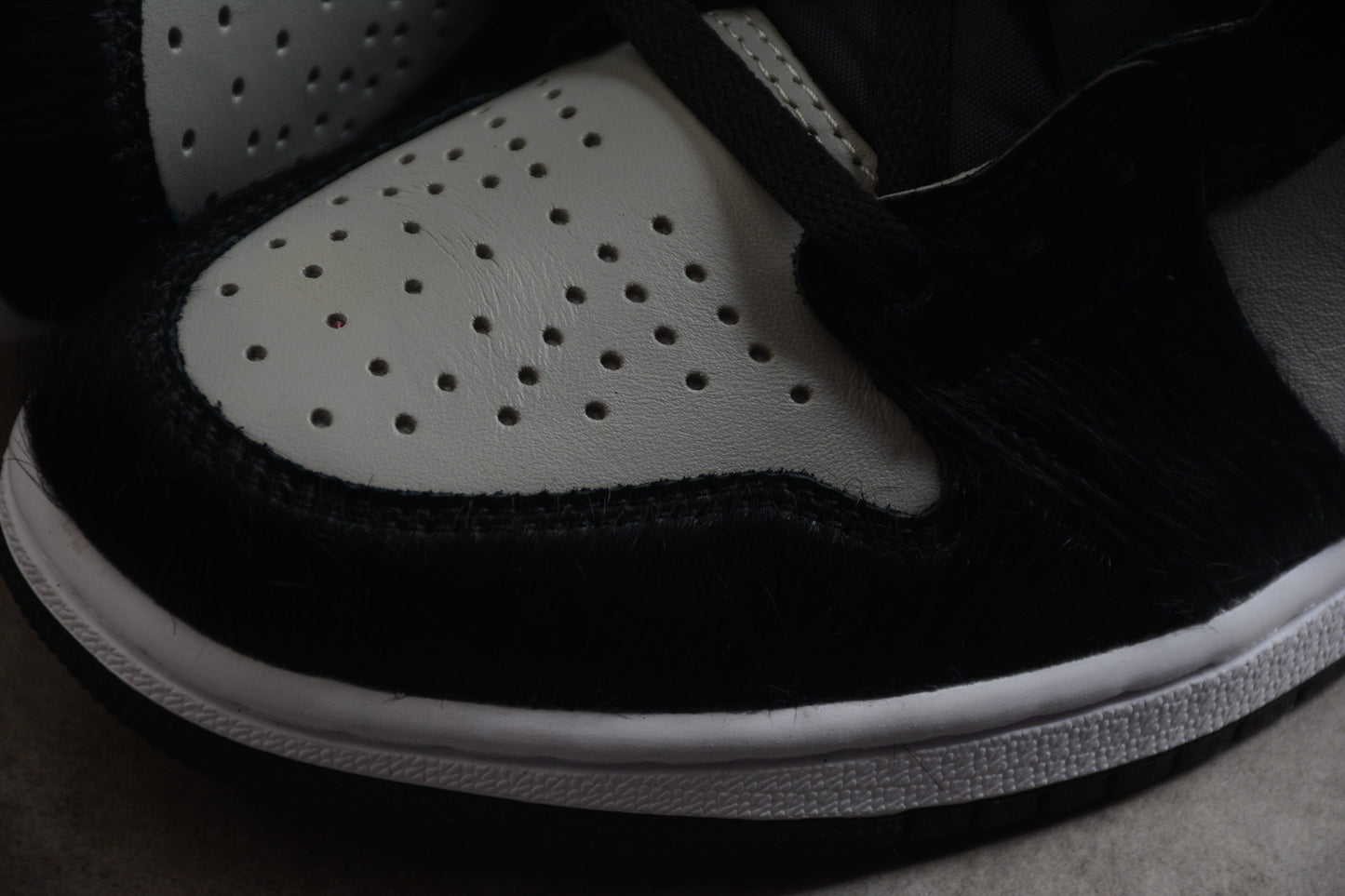 Nike Air Jordan 1 Retro High OG “Black/Medium Gray”