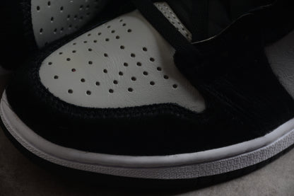 Air Jordan 1 Retro High OG Black Medium Grey Sneakers