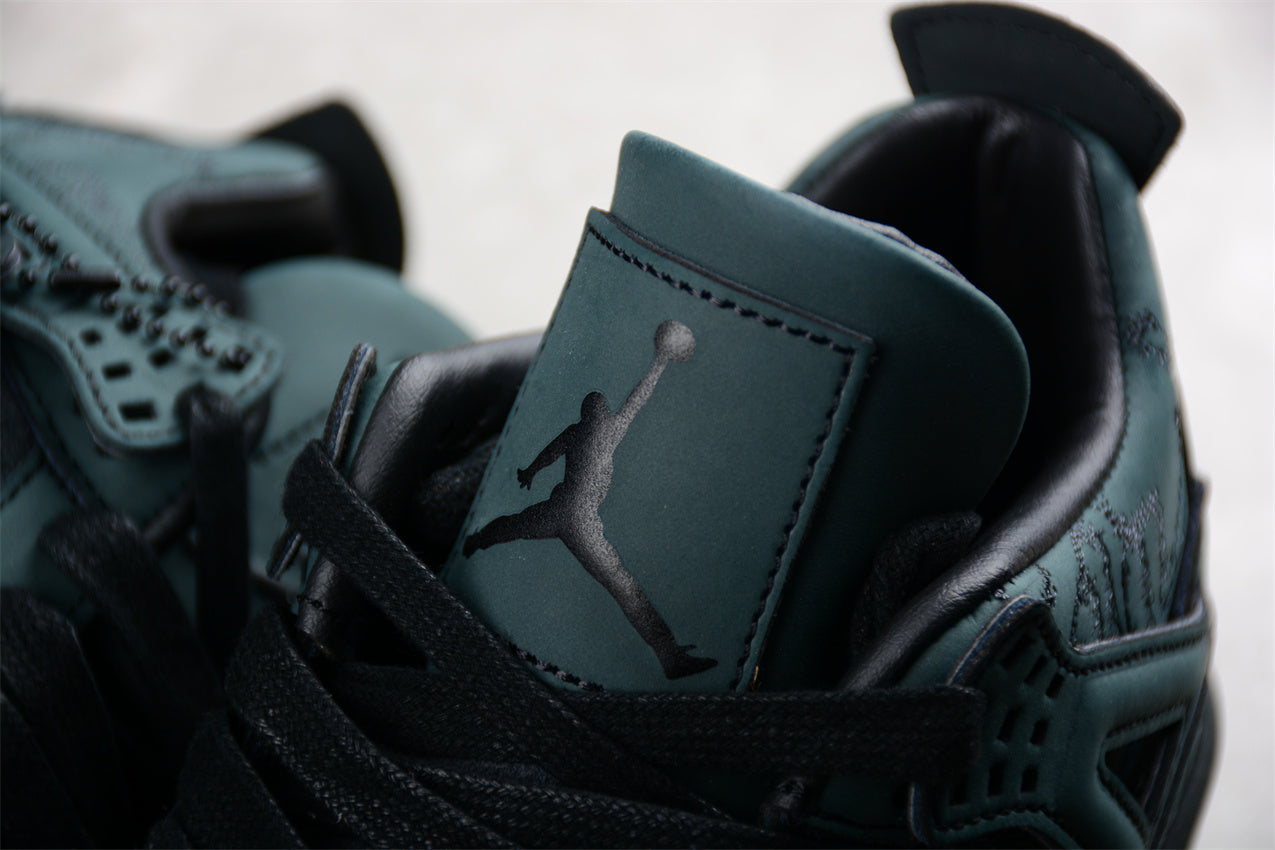 Nike Air Jordan 4 Retro "KAWS Black"