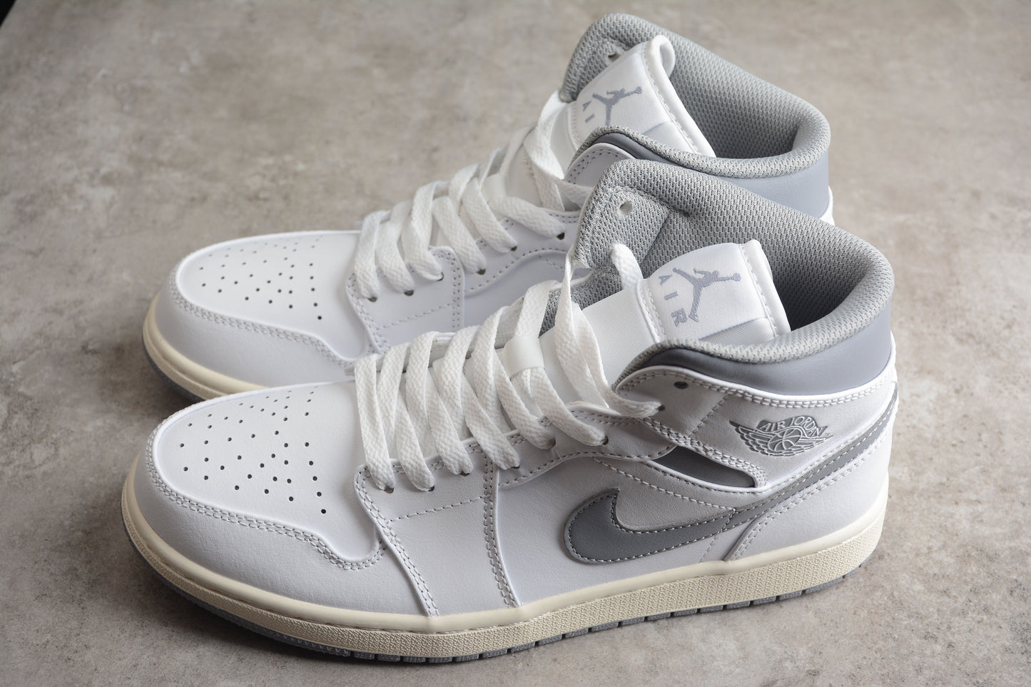 Air Jordan 1 Mid "Vintage Grey"