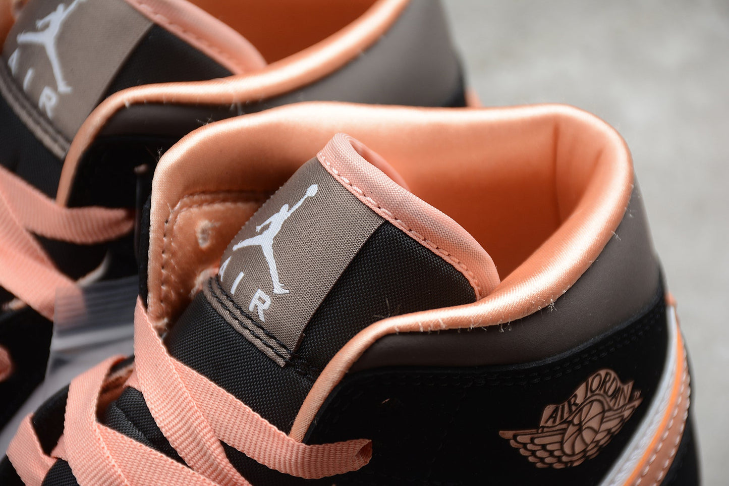 Air Jordan 1 Mid “Apricot Agate”