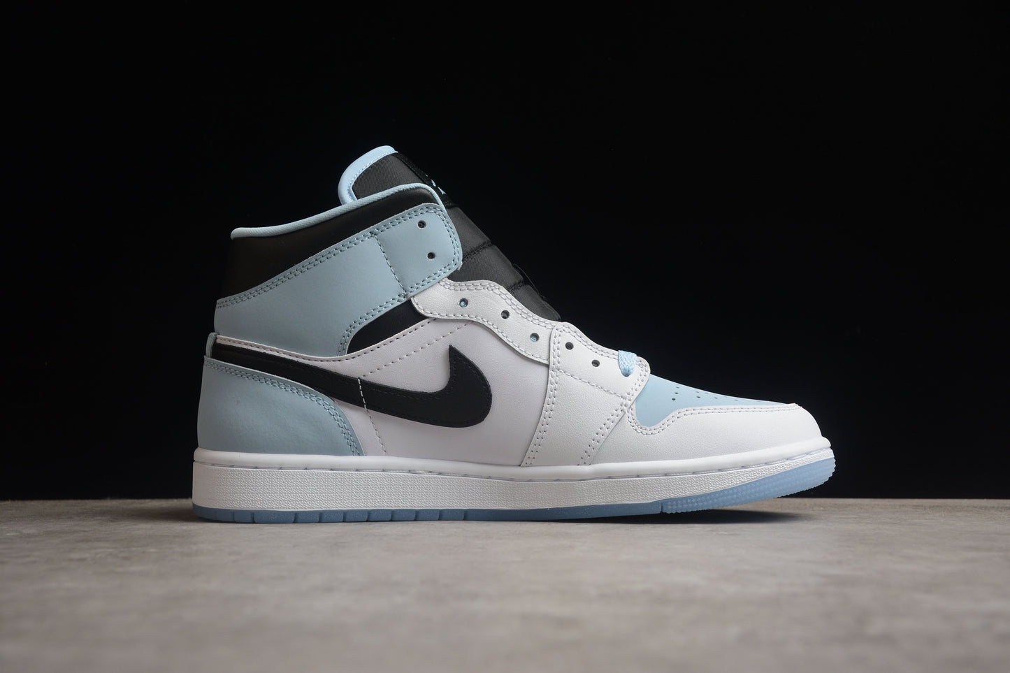 Nike Air Jordan 1 Mid SE "White Ice Blue Black UNC" GS