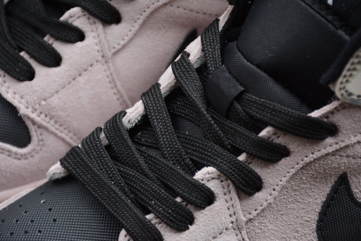 Air Jordan 1 Mid "Iridescent"