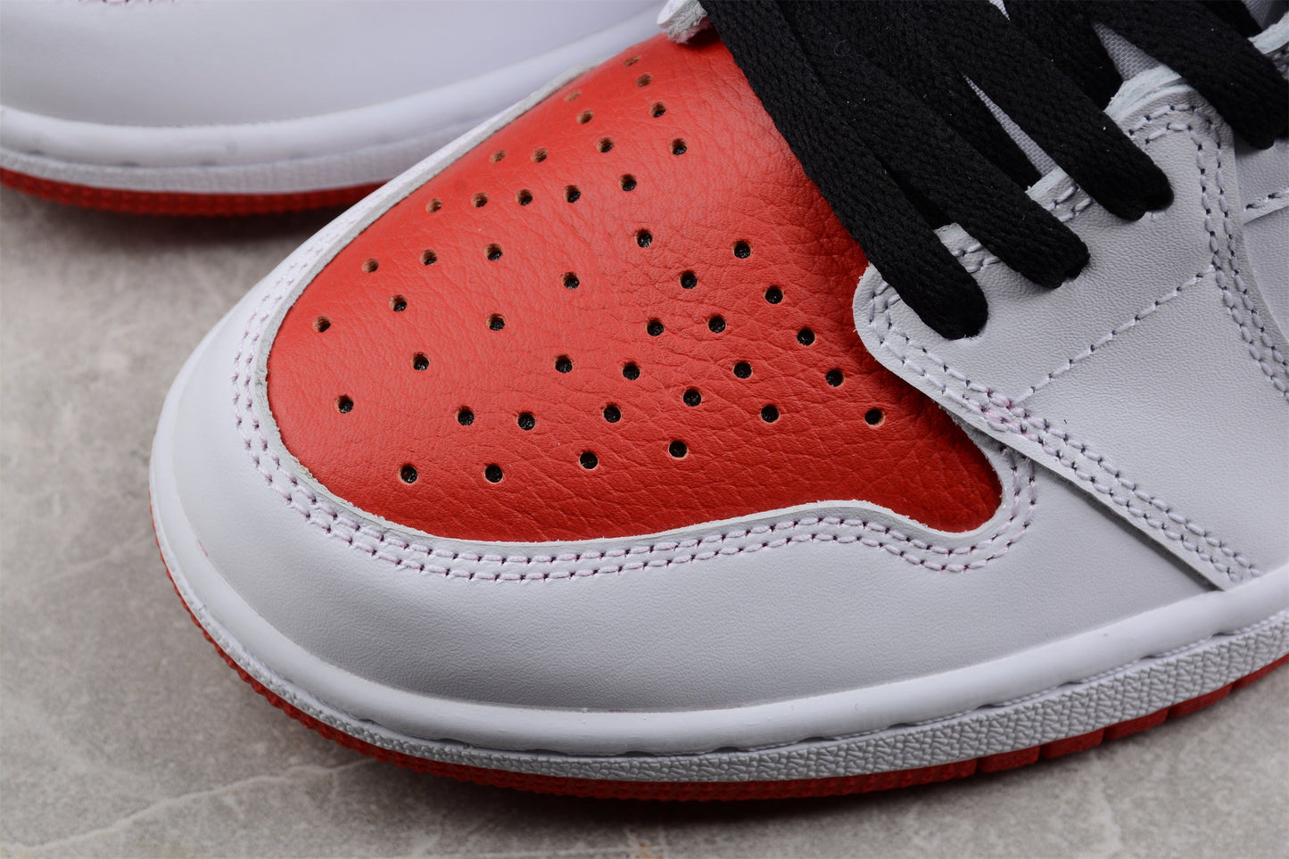 Nike Air Jordan 1 High OG “Heritage”
