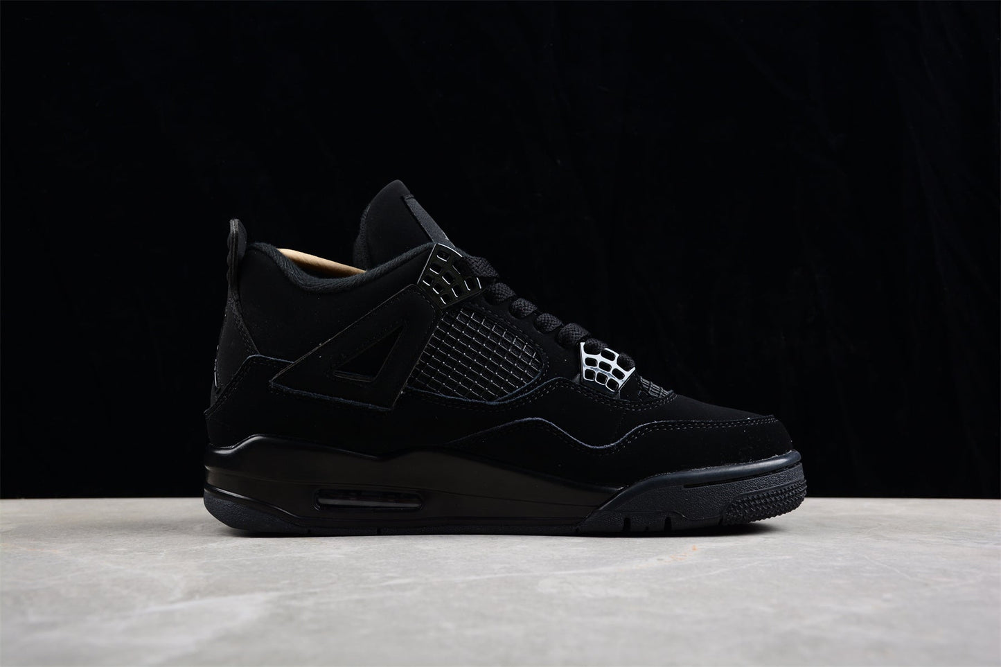 Air Jordan 4 Retro“Black Cat”