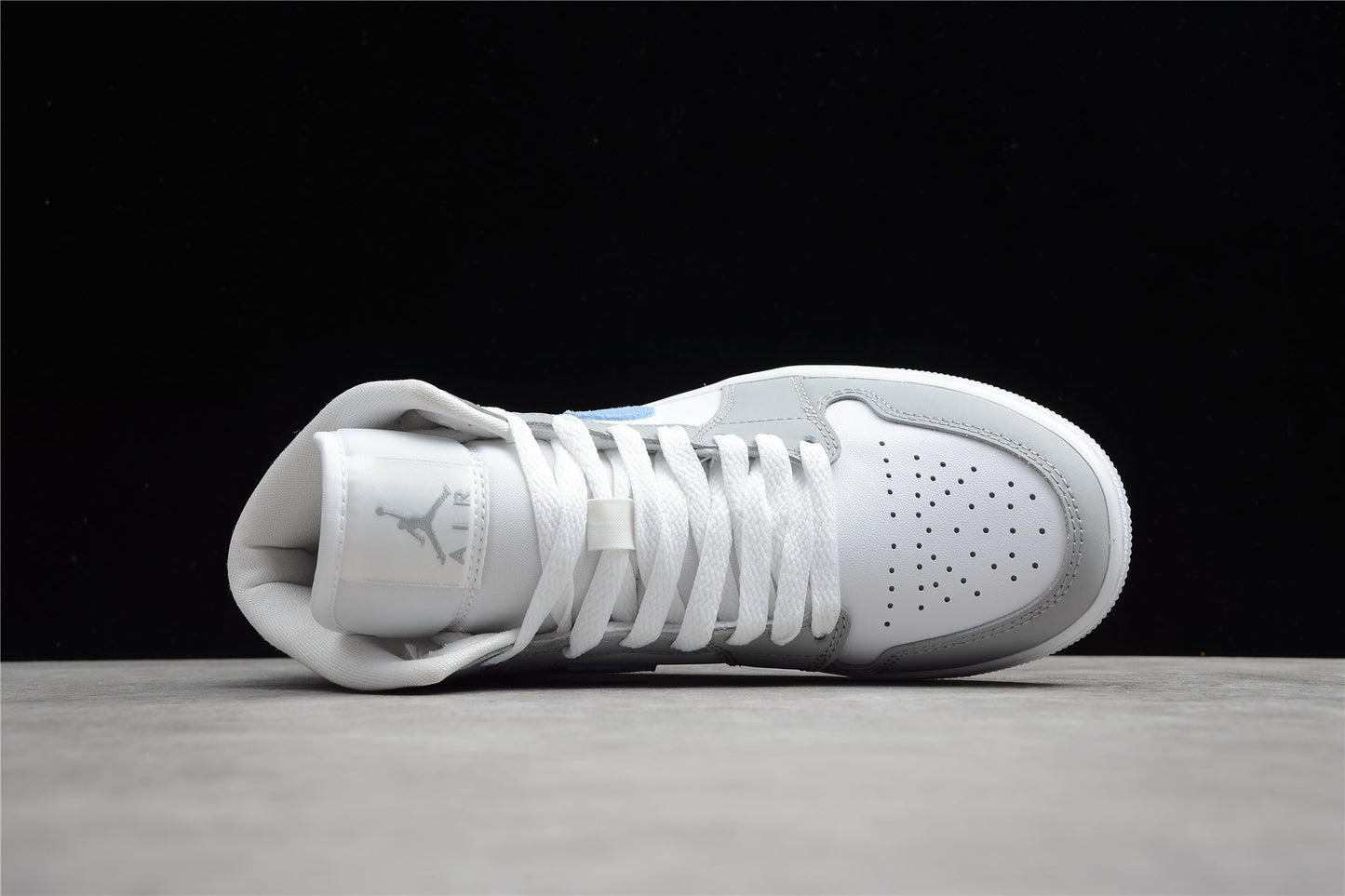 Air Jordan 1 Mid "Wolf Grey Aluminum"