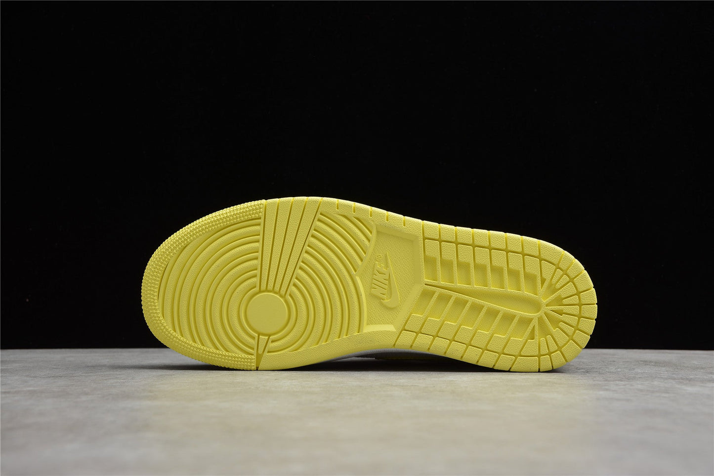 Air Jordan 1 Mid SE "Voltage Yellow"