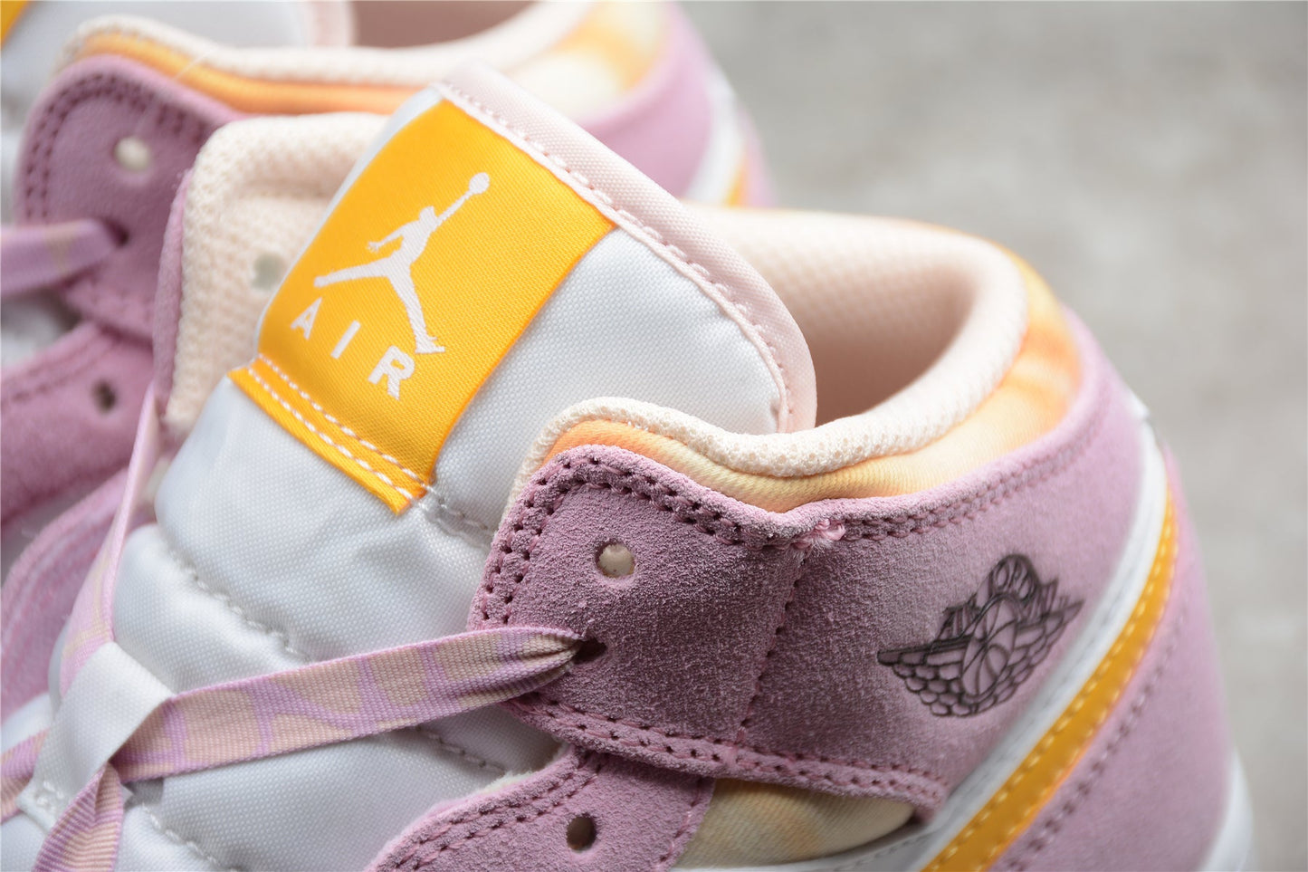 Air Jordan 1 Mid SE GS 'Arctic Pink'