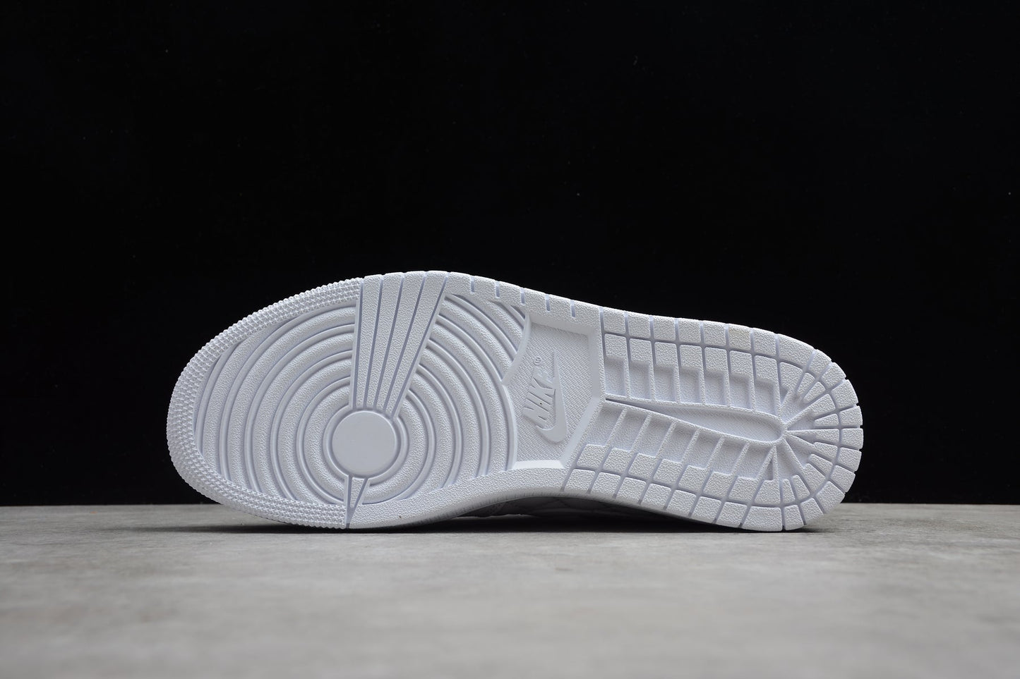 Air Jordan 1 Mid "White Quilted"