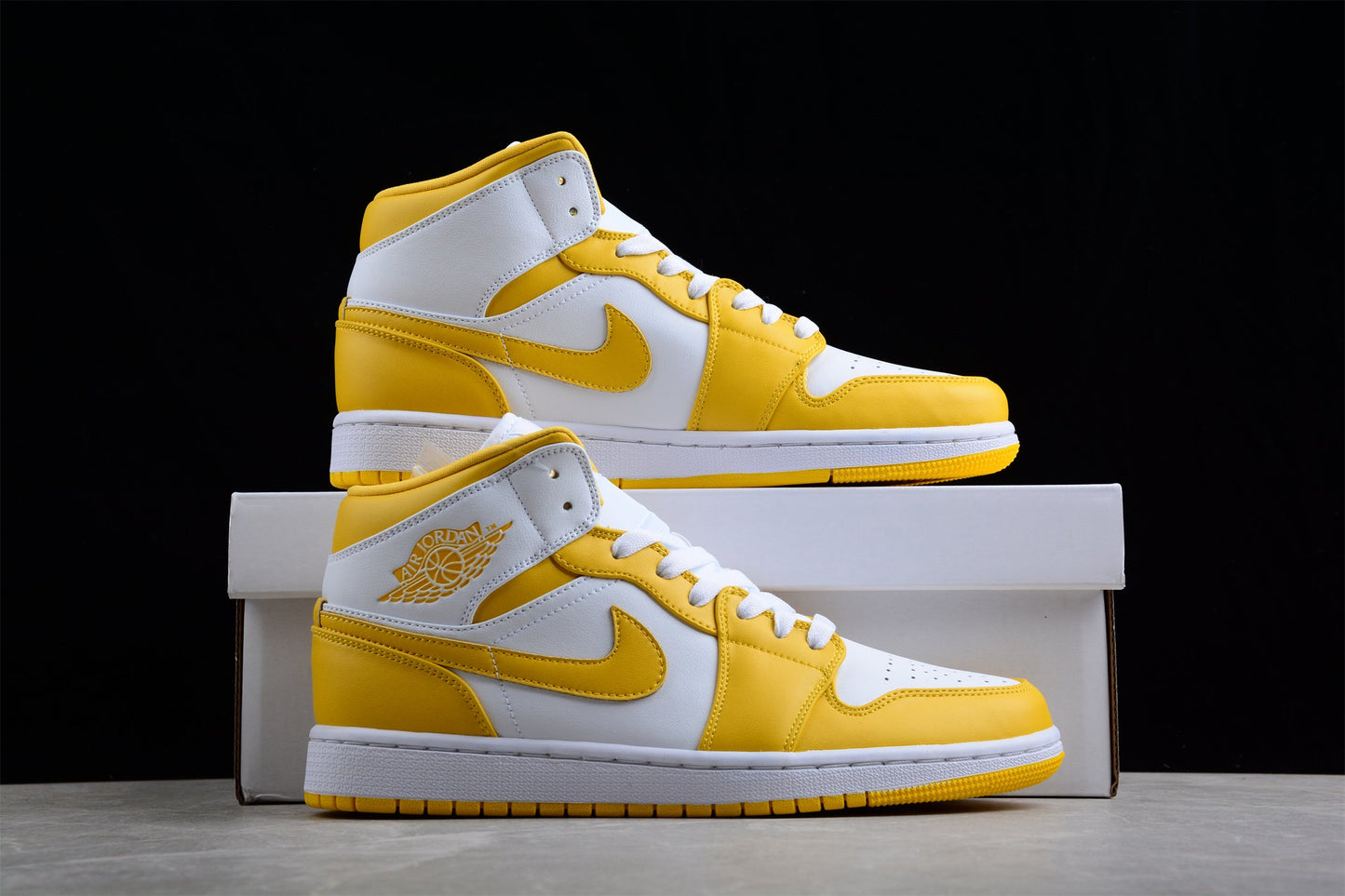 Nike  Air Jordan 1 Mid 'University Gold White'