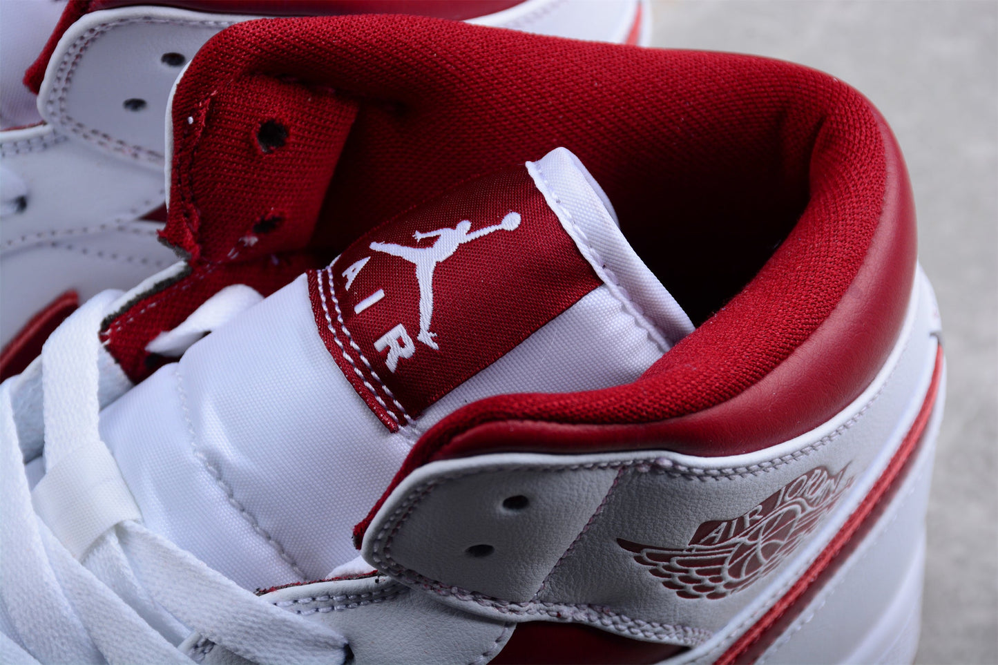 Air Jordan 1 Mid 'Reverse Chicago'