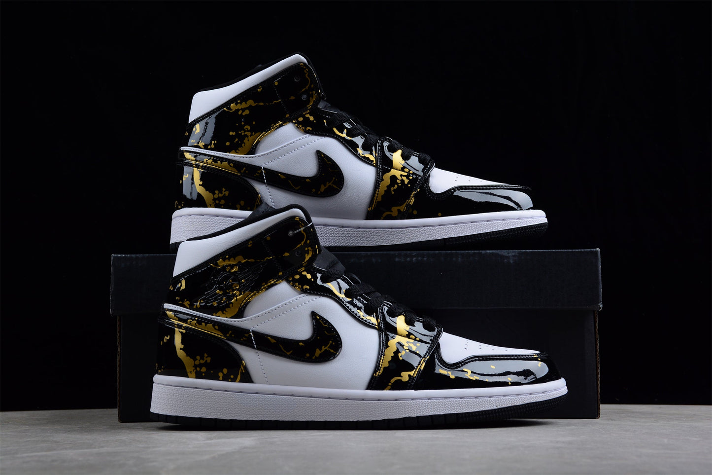 Air Jordan 1 Mid 'Patent Black White Gold'