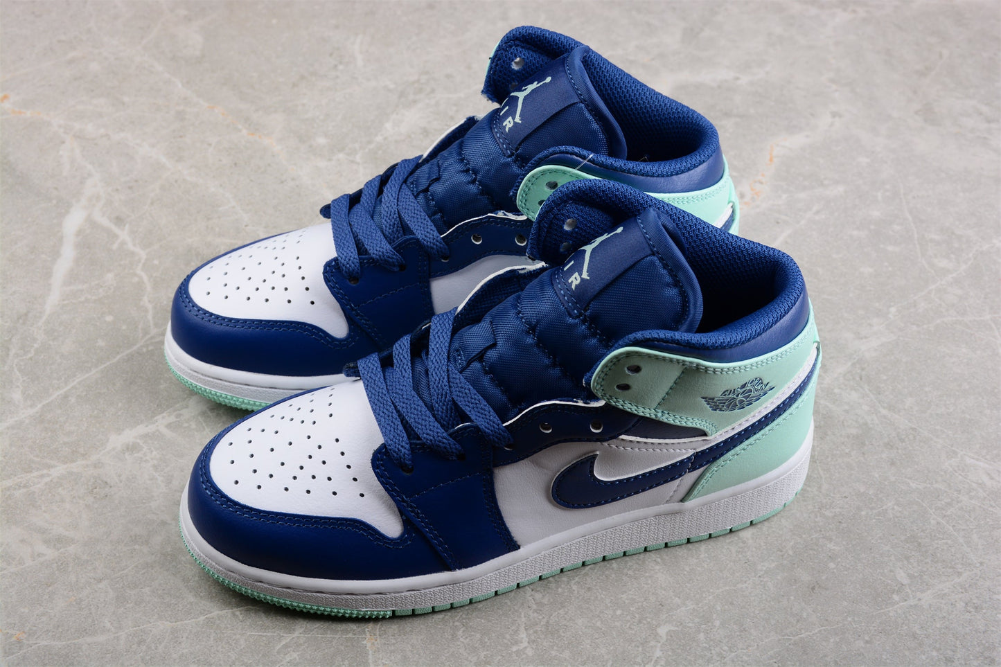 Nike Air Jordan 1 Mid "Mint Foam"