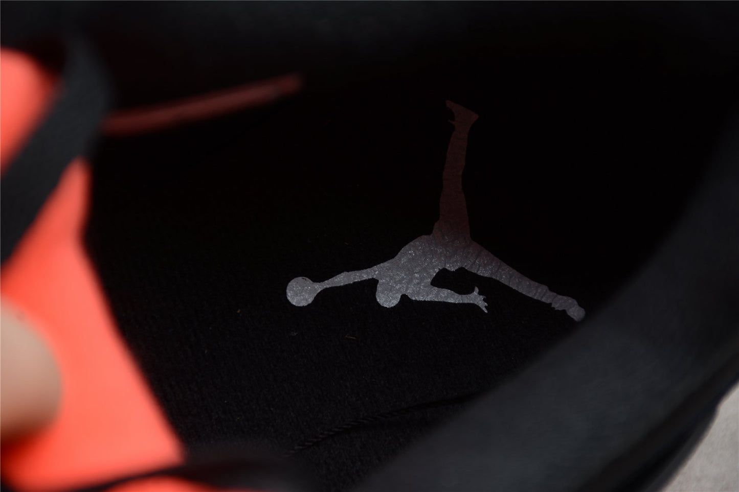 Air Jordan 4 Retro “Red Thunder”