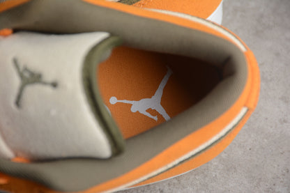 Nike Air Jordan 1 Low SE Light Curry Sneakers