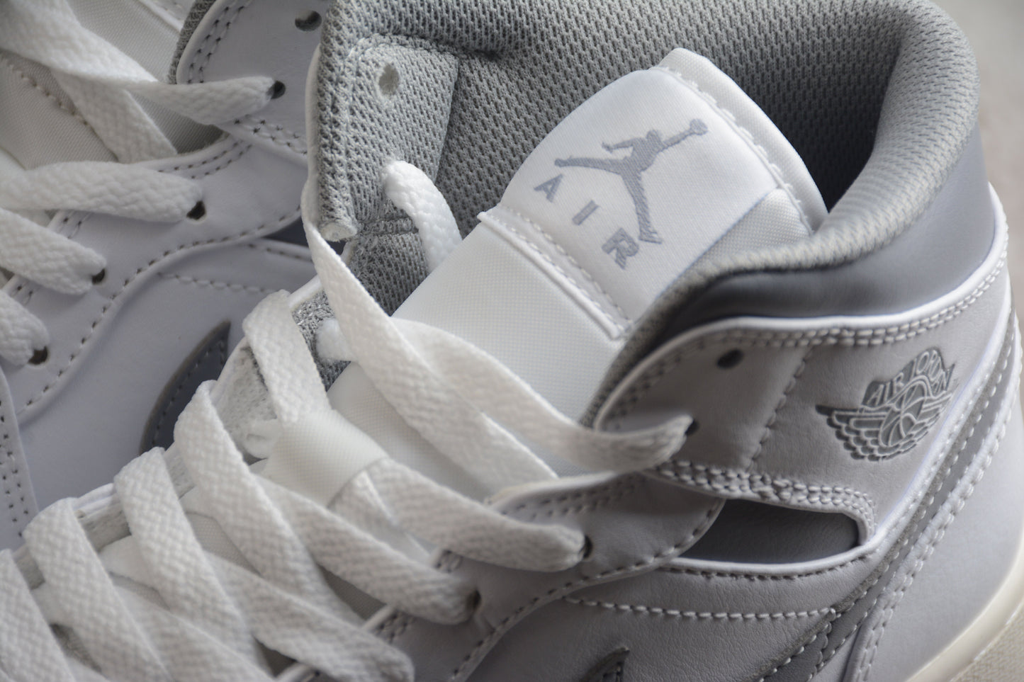 Air Jordan 1 Mid "Vintage Grey"