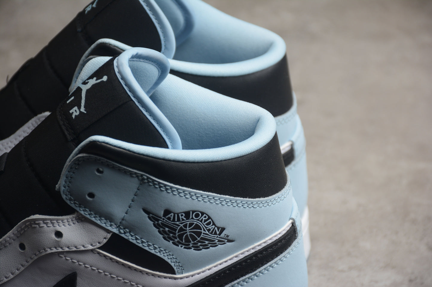Nike Air Jordan 1 Mid SE "White Ice Blue Black UNC" GS