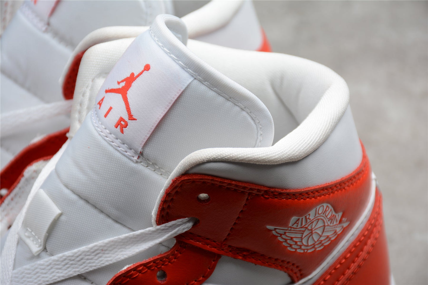 Air Jordan 1 Mid "Syracuse"