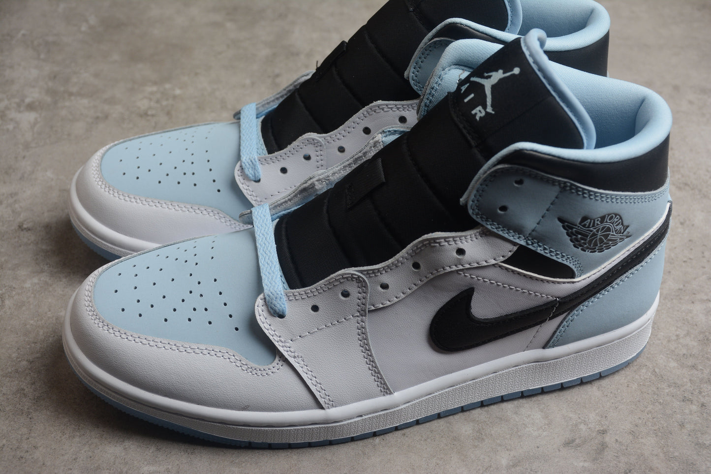 Nike Air Jordan 1 Mid SE "White Ice Blue Black UNC" GS