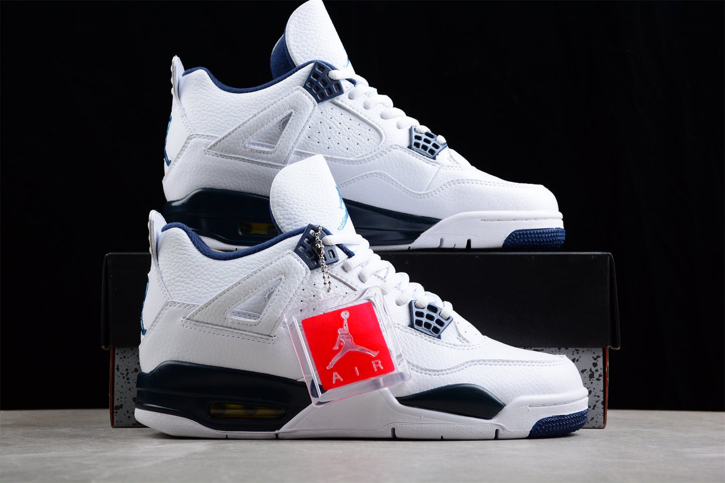 Air Jordan 4 "Columbia"