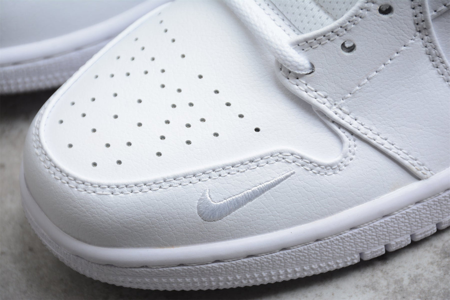 Air Jordan 1 Mid "Euro Tour"