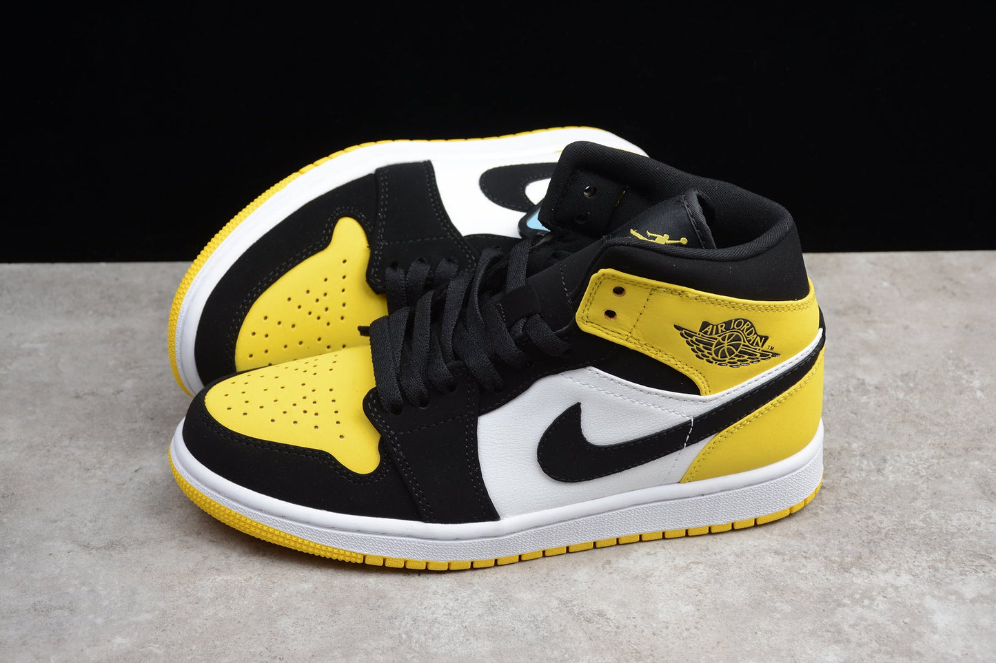 Nike Air Jordan 1 Mid SE "Tour Yellow/Black"