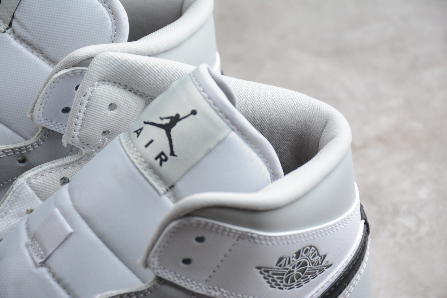 Nike Air Jordan 1 Mid "Grey Fog Black White"