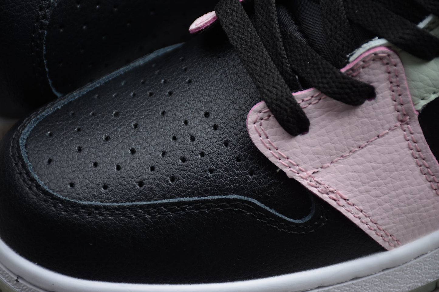 Air Jordan 1 Mid "Glow In The Dark" GS