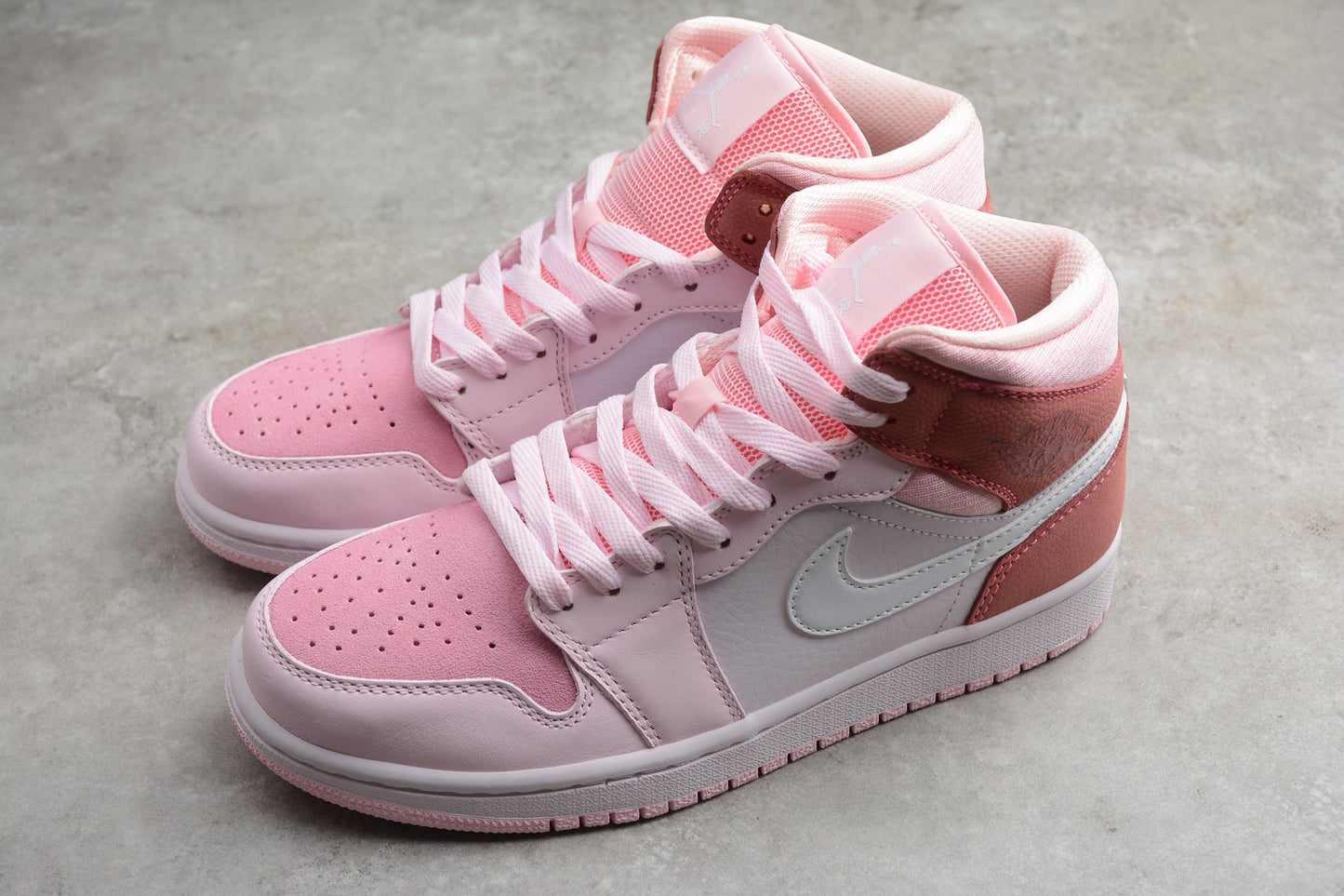 Air Jordan 1 Mid 'Digital Pink'