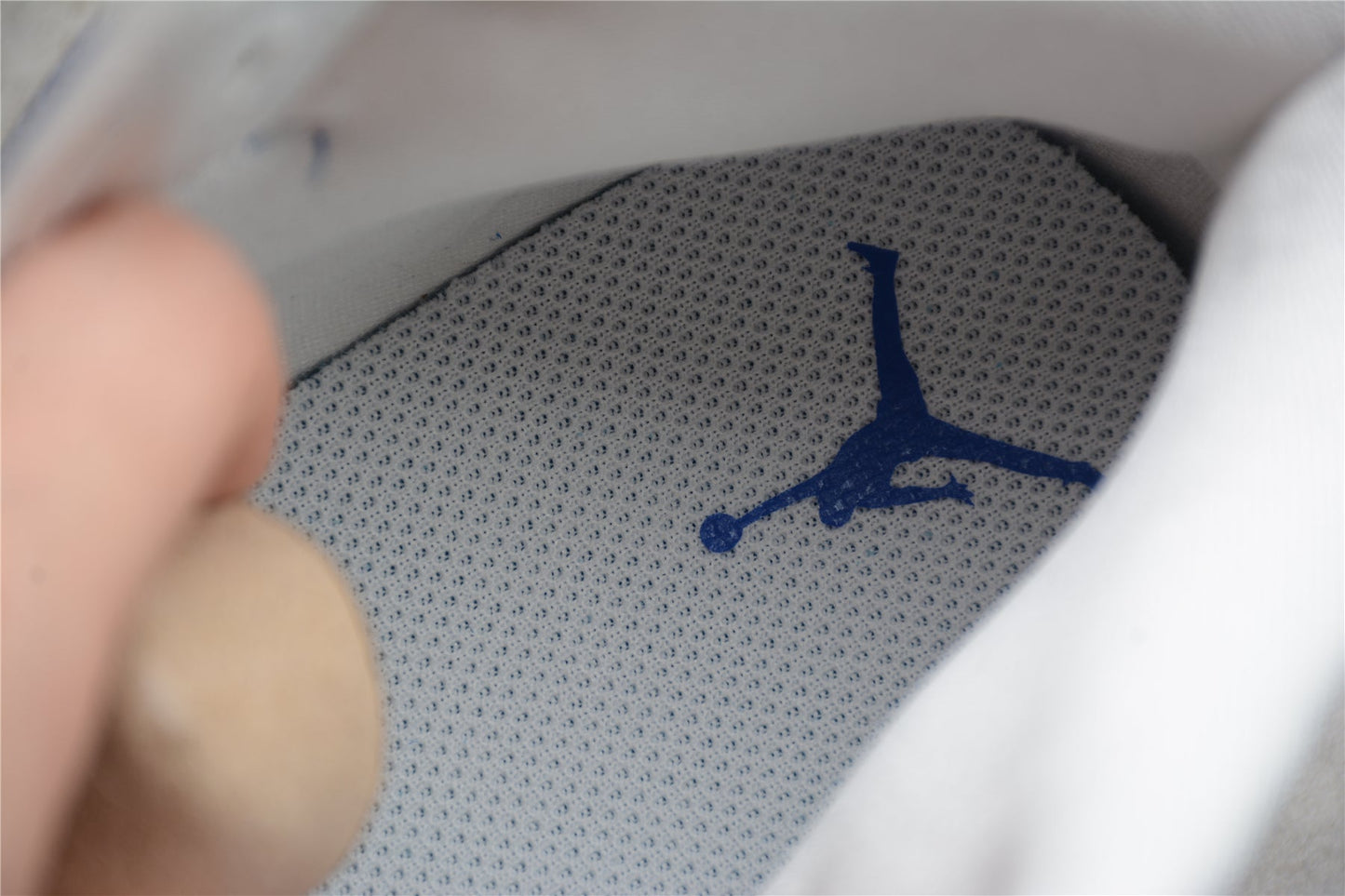 Nike Air Jordan 1 Mid 'Kentucky Blue'