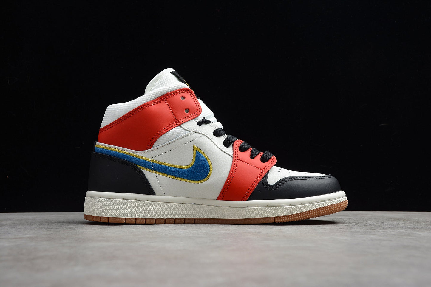 Air Jordan 1 Mid "Noir/Rouge Gym/Or Metallic"