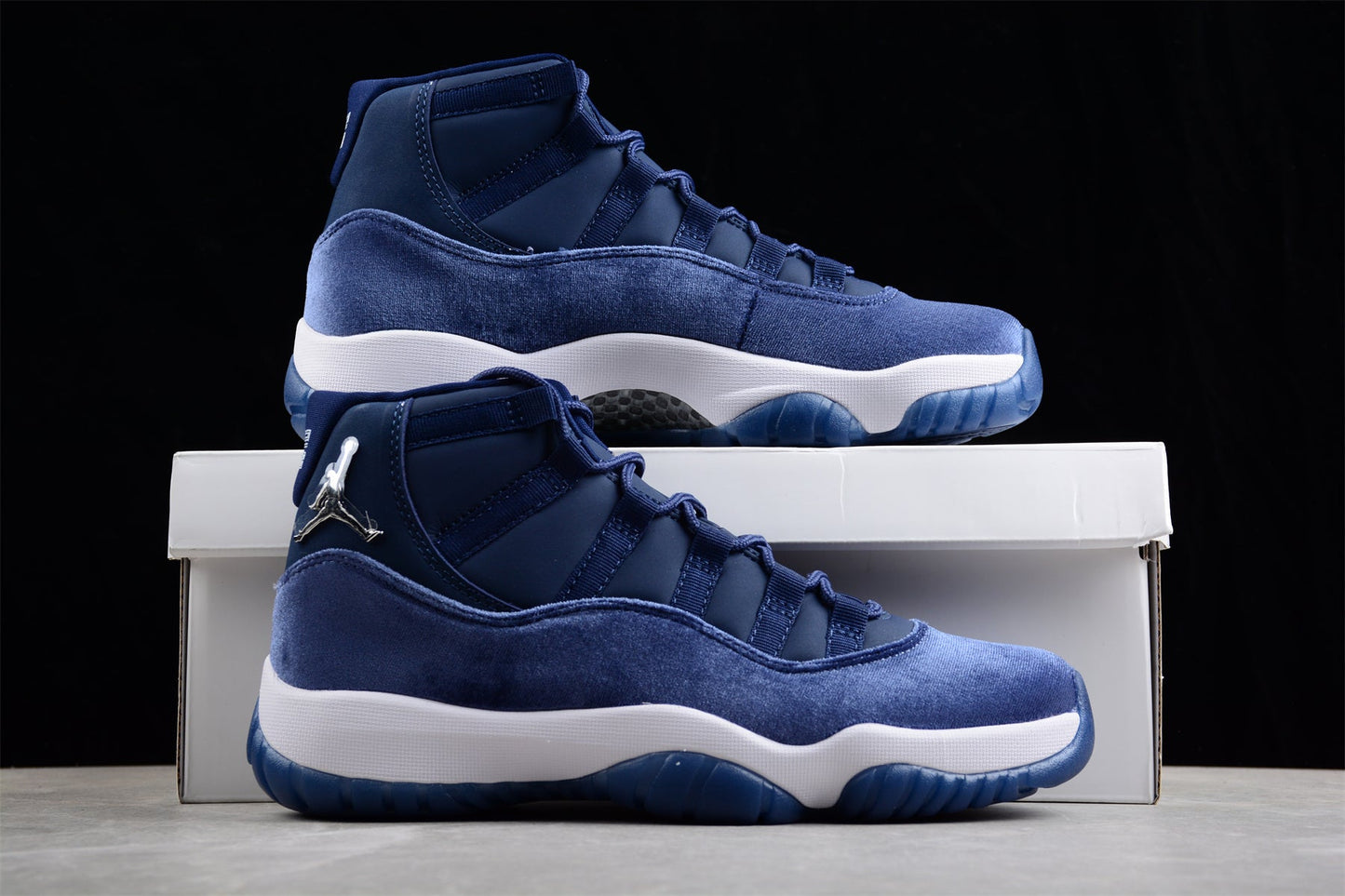 Air Jordan 11 Velvet "Midnight Navy"