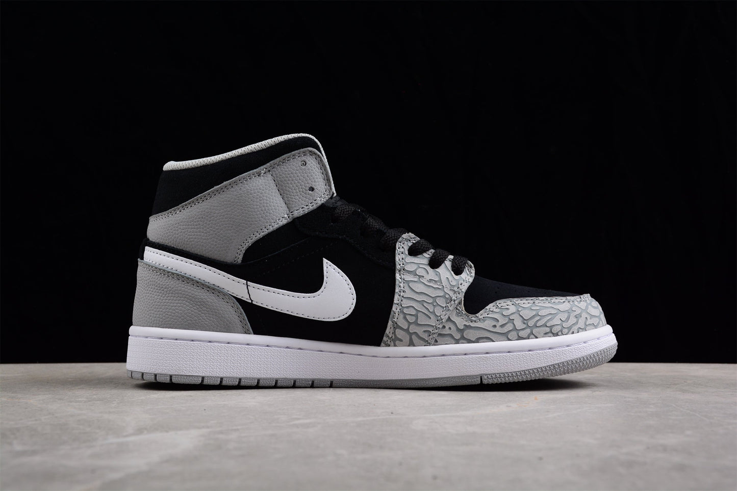 Air Jordan 1 Mid SE "Elephant Toe"