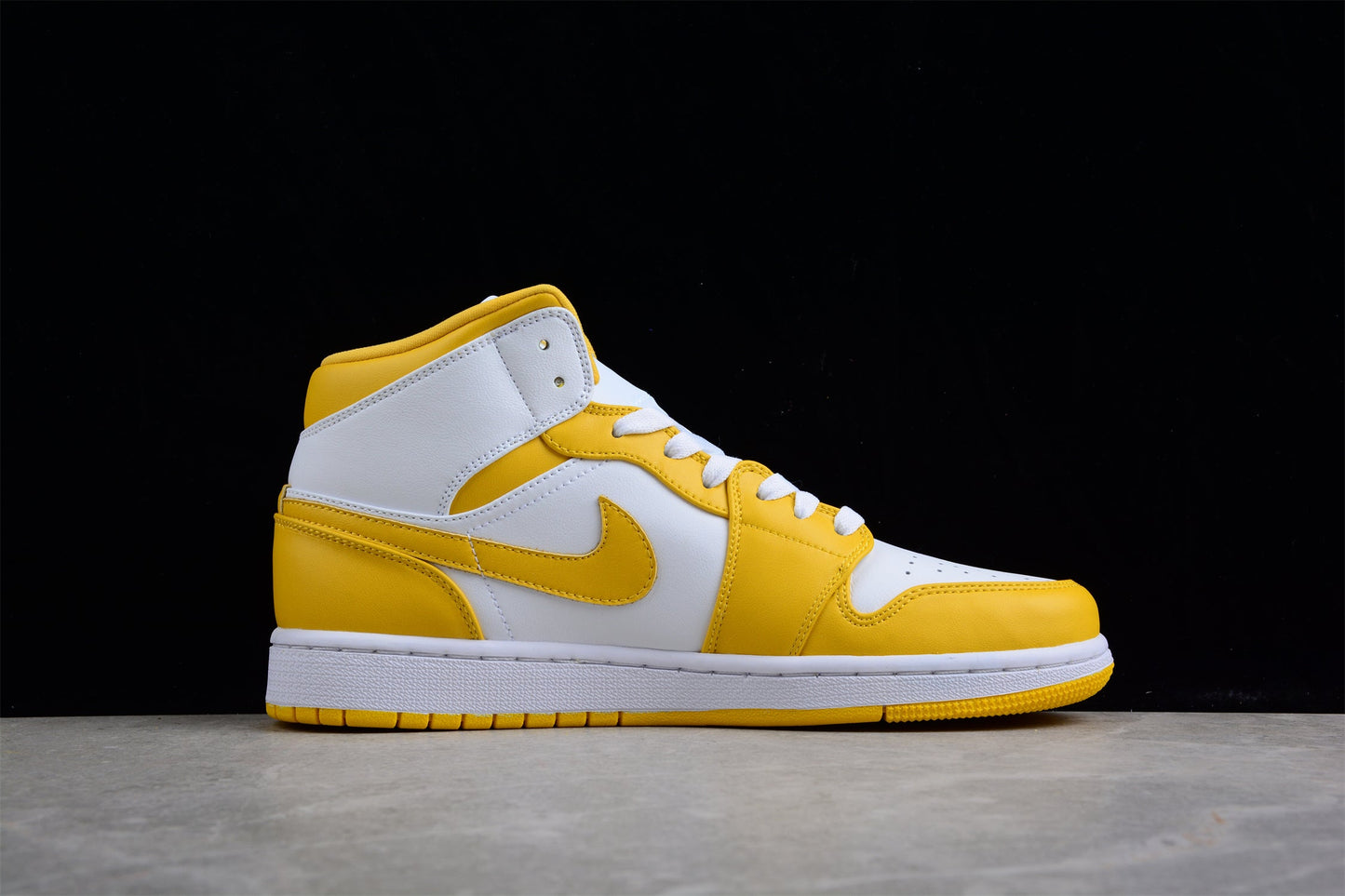 Nike  Air Jordan 1 Mid 'University Gold White'
