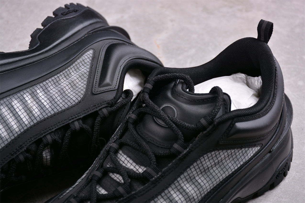 Moncler Trailgrip Lite 2 Low in Black