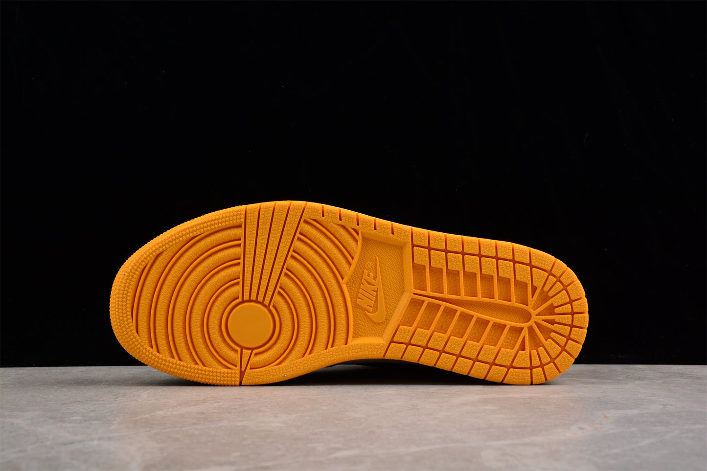 Nike Air Jordan 1 Retro High OG “Taxi”