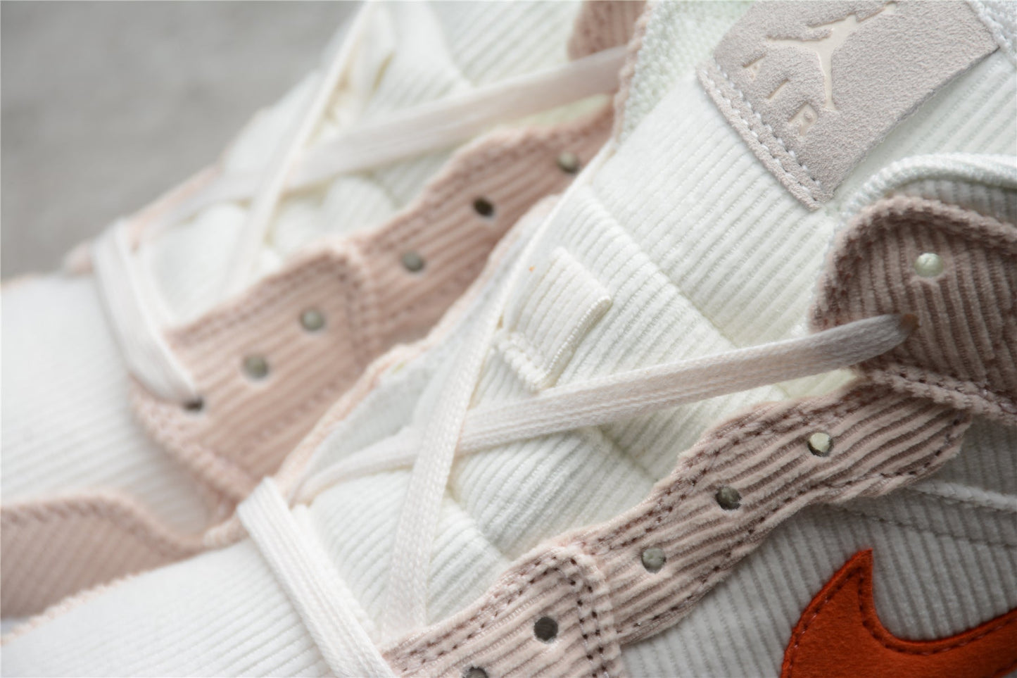 Air Jordan 1 Mid "Corduroy"
