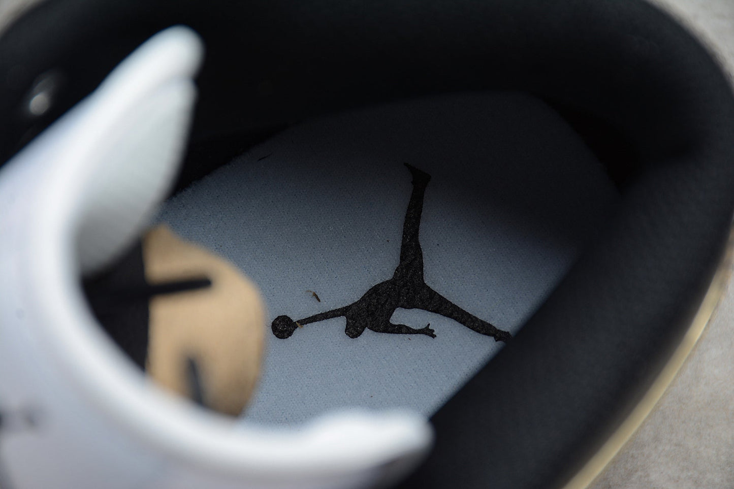 Air Jordan 1 Mid SE "Metallic Gold"