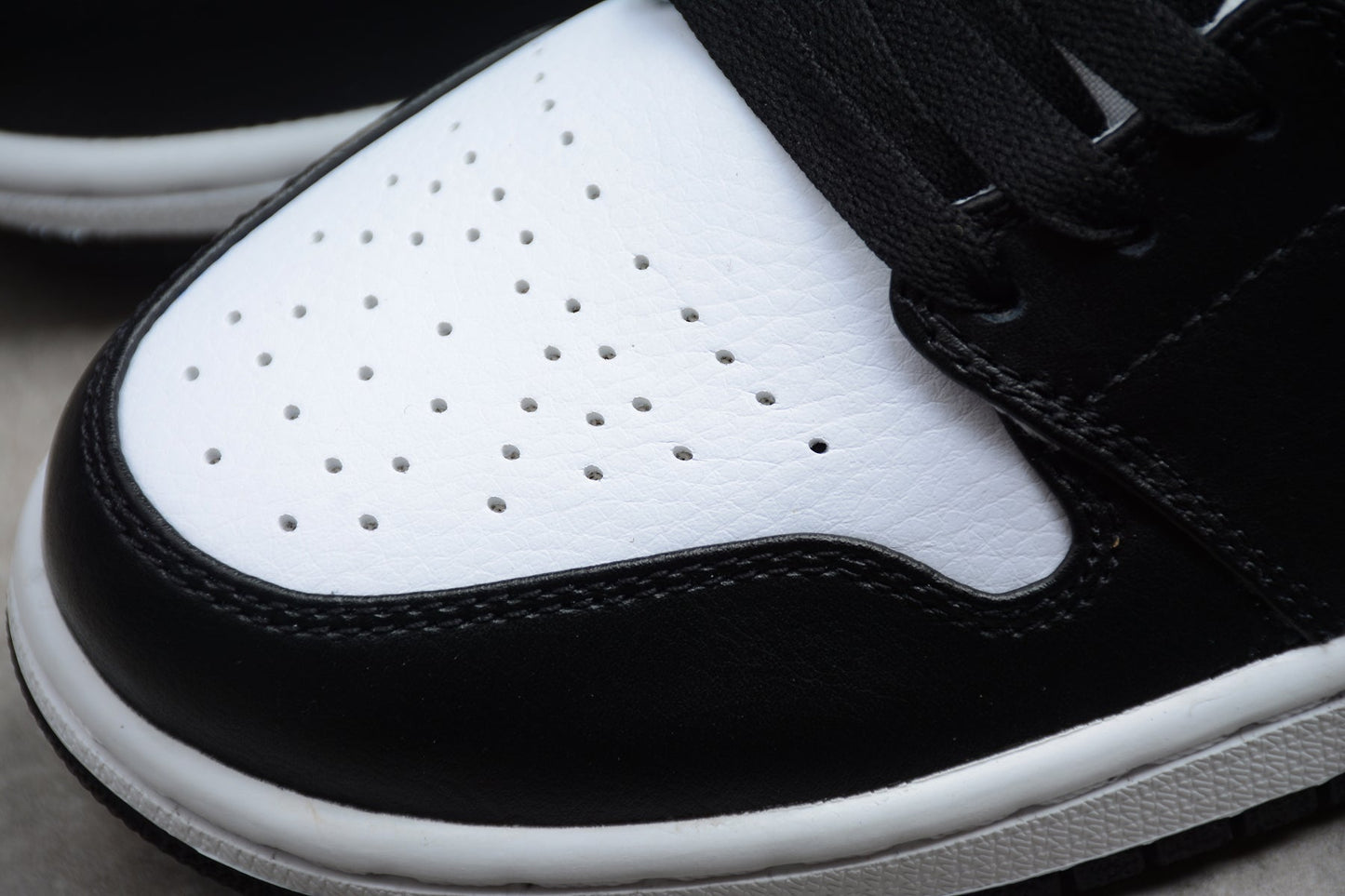Air Jordan 1 Mid “White Shadow”