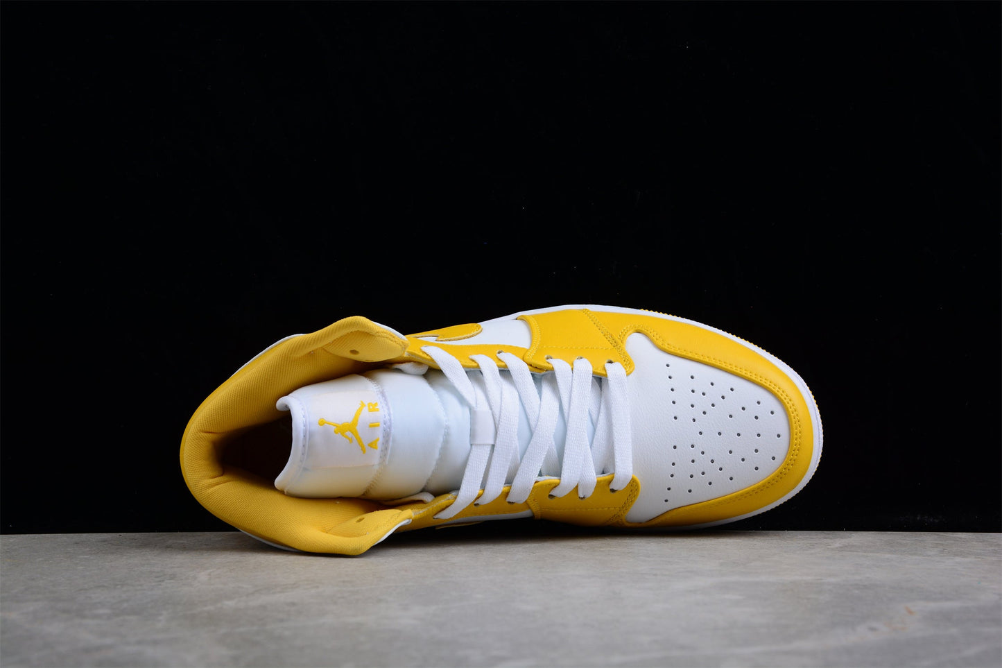 Nike  Air Jordan 1 Mid 'University Gold White'